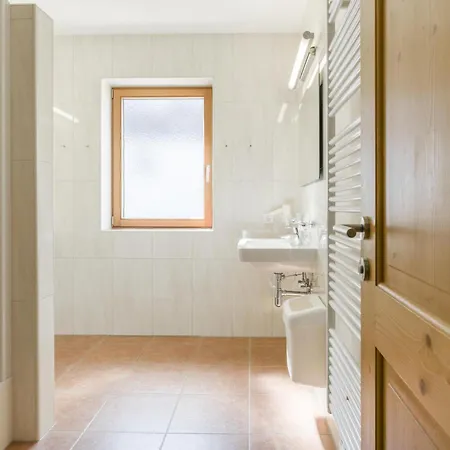 Next To The Lift A 4 ブリクセン イン ターレ