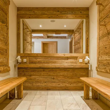 Next To The Lift A 4 *