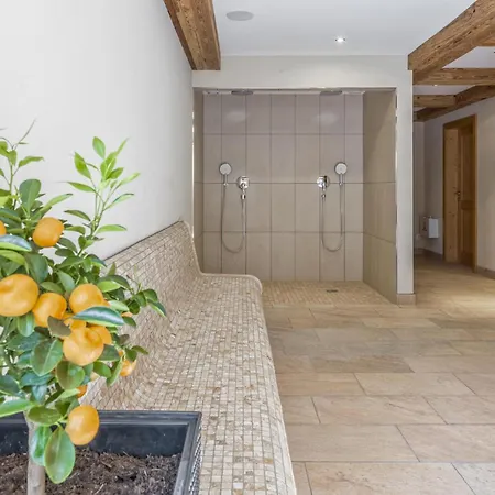 Next To The Lift A 4 アパート